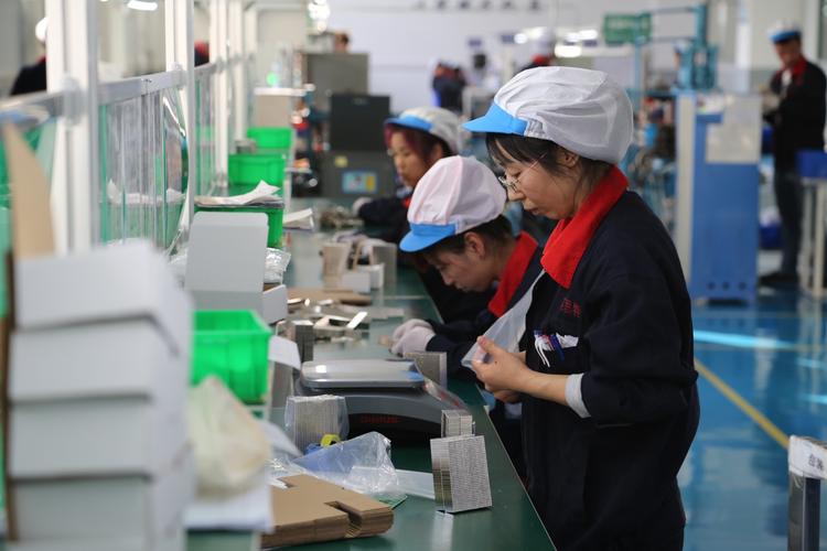 包头稀土高新区 5G+工业互联网让工厂更“智慧”，互联网销售开新局